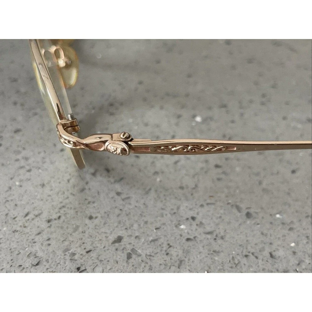 Elizabeth Arden this frames